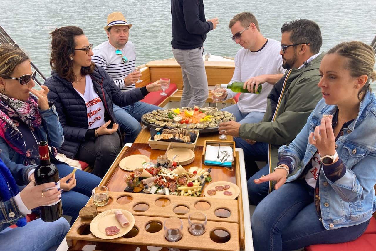 Balade en bateau avec pique-nique sur banc de sable — photo 4