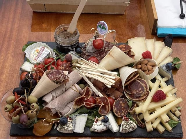 Assiette de charcuterie et fromage